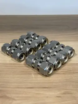 LOT OF 8 SWAGELOK STAINLESS STEEL UNION FITTINGS, 3/8