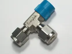1 - SWAGELOK STAINLESS STEEL RUN TEE, 1/4