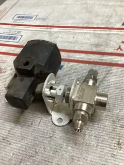 WHITEY SWAGELOK  SS-H83XPS4 10000 PSI  WITH WHITEY 151 DA  200 PSI ED4U 4081