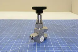 SS-4BY-V35 / SWITCHING BELLOWS SEALED VALVE, 0.25IN / SWAGELOK