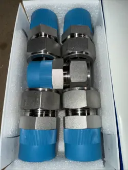 20 SS-1610-1-16 1” TUBE X 1” MNPT 