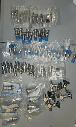 LARGE LOT SWAGELOK STAINLESS QUICK CONNECT 1/4