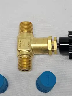 BRASS SCREWED-BONNET