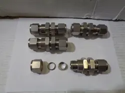 BULKHEAD FITTING 1/2