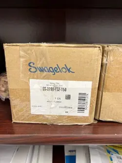 SWAGELOK STAINLESS STEEL FLANGE ADAPTER SS-3200-F32-150 - 2