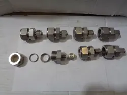NEW SWAGELOK SS-1210-6-4 REDUCING UNION 3/4