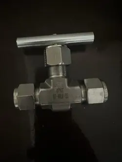 PARKER 8Z-V8LR-SS 1/2” NEEDLE VALVE NEW SWAGELOK VALVE
