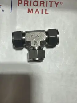 NEW SWAGELOK STAINLESS STEEL UNION TEE, 3/4