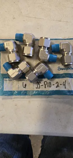 SWAGELOK SS-810-2-4