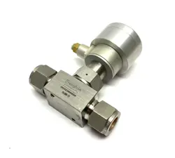 SWAGELOK SS-8BK-1D STAINLESS STEEL GASKETED BELLOWS VALVE