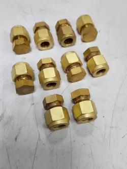 😎 (10) NEW SWAGELOK BRASS CAP 3/8