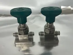 NUPRO / SWAGELOK 6LV-DAVR4-P,  1/4 TURN BALL VALVES, MVCR, LOT OF 2