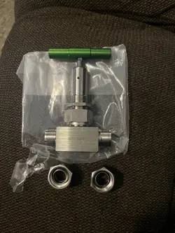 SWAGELOK SS-8BK 321 STAINLESS STEEL BELLOWS SEALED VALVE 1/2