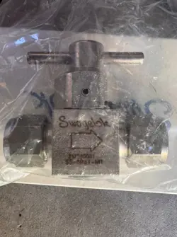 SWAGELOK SS-4P4T-M1 SS QUARTER TURN INSTRUMENT PLUG VALVE FNSP