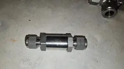 NEW SWAGELOK SS-8C-1/3 STAINLESS STEEL POPPET CHECK VALVE, 1/2” TUBING