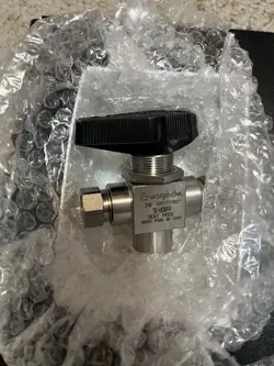 SWAGELOK SS-L83XPF4 LOT OF 10