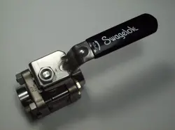 1 - SWAGELOK STAINLESS STEEL 3-PIECE 60 SERIES BALL VALVE, 1/2