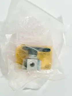 NEW WHITEY SWAGELOK B-43YF2 1000 PSI 1/8