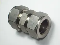 1 - SWAGELOK STAINLESS STEEL UNION FITTING, 1