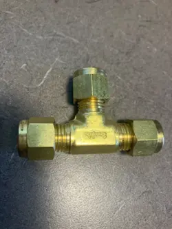 SWAGELOK B-400-3 BRASS UNION TEE 1/4
