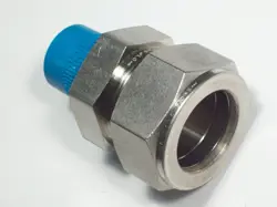 1 - SWAGELOK STAINLESS STEEL CONNECTOR, 1