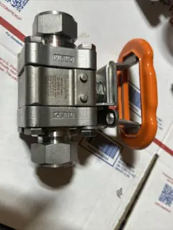 NEW SWAGELOK SS-S65PS16-JLK MANUAL STAINLESS BALL VALVE 1 TUBING