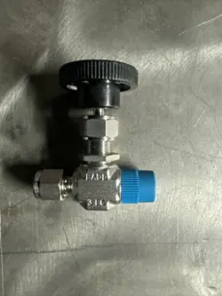 SWAGELOK SS-1KM4-S6 NEEDLE VALVE 5000 PSIG