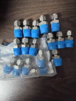SWAGELOK SS-600-1-8 LOT OF 17 NEW