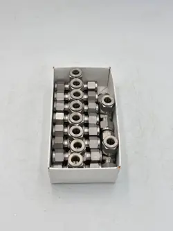SWAGELOK SS-600-3 UNION TEE 3/3 TUBE - 3 PORTS - 1 BOX OF 10 PCS