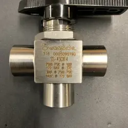 SWAGELOK SS-43GXF4 VALVE BRAND NEW IN FACTORY SEALED BAG 3 WAY VALVE