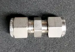 SWAGELOK SS-600-6 STAINLESS STEEL UNION FITTING 3/8