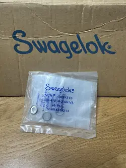 LOT 19 SWAGELOK SS-4-VCR-2-GR-VS