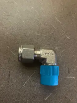 SWAGELOK SS-400-2-4,  .1/4 TUBE X 1/4 NPT  COMPRESSION ELBOW FITTING,