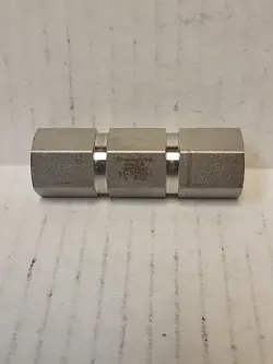 NEW SWAGELOK SS-4CP4-1 STAINLESS CHECK VALVE 1 PSI