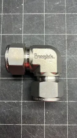 1 SWAGELOK STAINLESS STEEL ELBOW UNION FITTING, 3/4