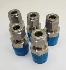 5 SWAGELOK STAINLESS STEEL FITTINGS, 3/8