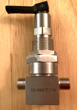 SWAGELOK - NUPRO SS-4BKT-TW STAINLESS STEEL VALVE