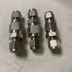 LOT-3PC  SWAGELOK SS-CHS4  1/3  CHEKE VALVE