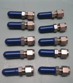 LOT (10) SWAGELOK SS-400-1-M5X0.8RS MALE CONNECTOR NEW E3