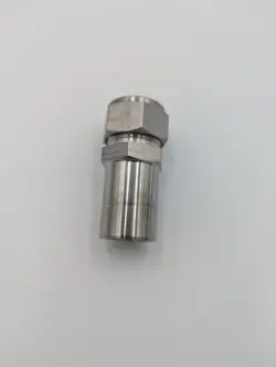 3/4 INCH TUBE UNION SWAGELOCK TO TUBE FITTING. 316 STAINLESS STEEL COMPRESSION 