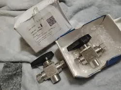 2 SWAGELOK SS-83XPF4 SS 3-PIECE HIGH PRESSURE 3-WAY BALL VALVES FNSP