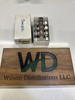 BOX OF 4 SWAGELOK SS-1210-3-12-8 STAINLESS TEE 3/4IN TUBE 3/4IN TUBE 1/2IN TUBE