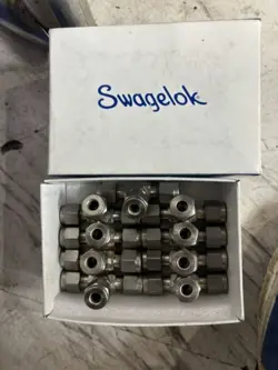 10 NEW SWAGELOK STAINLESS STEEL UNION TEE FITTING, 1/4