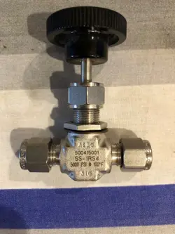SWAGELOK SS-1RS4 NEEDLE VALVE 316-SS 1/4