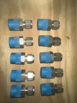 10 SWAGELOK STAINLESS STEEL FITTINGS, 3/8