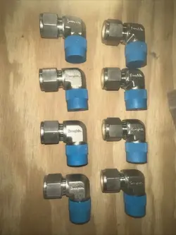 LOT OF 8 SWAGELOK SS-810-2-8 MALE ELBOW, 1/2” TUBE OD X 1/2” MNPT
