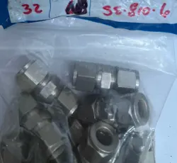 11 PIECES SWAGELOK TUBE FITTING, UNION, 1/2 IN. TUBE OD (SS-810-6)