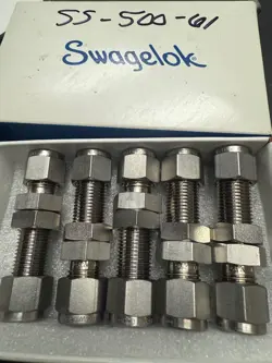 NEW SWAGELOK SS-810-61 BULKHEAD UNION 1/2