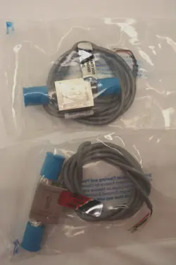 6L-FV4-VR4-7132 (LOT OF 2)/ SWITCH EXCESS FLOW SENSOR M- M7132 K43422/ SWAGELOK