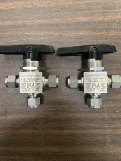 SWAGELOK SS-44XTS6 SS 1-PIECE 40 SERIES 3-WAY BALL VALVE FNSP 3/8”